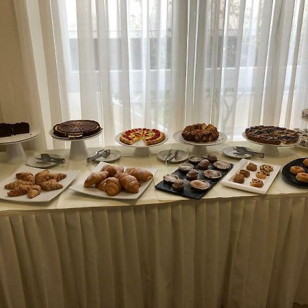 Hotel Hollywood Riccione Buitenkant foto