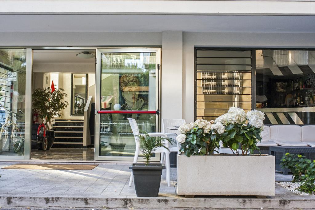 Hotel Hollywood Riccione Buitenkant foto
