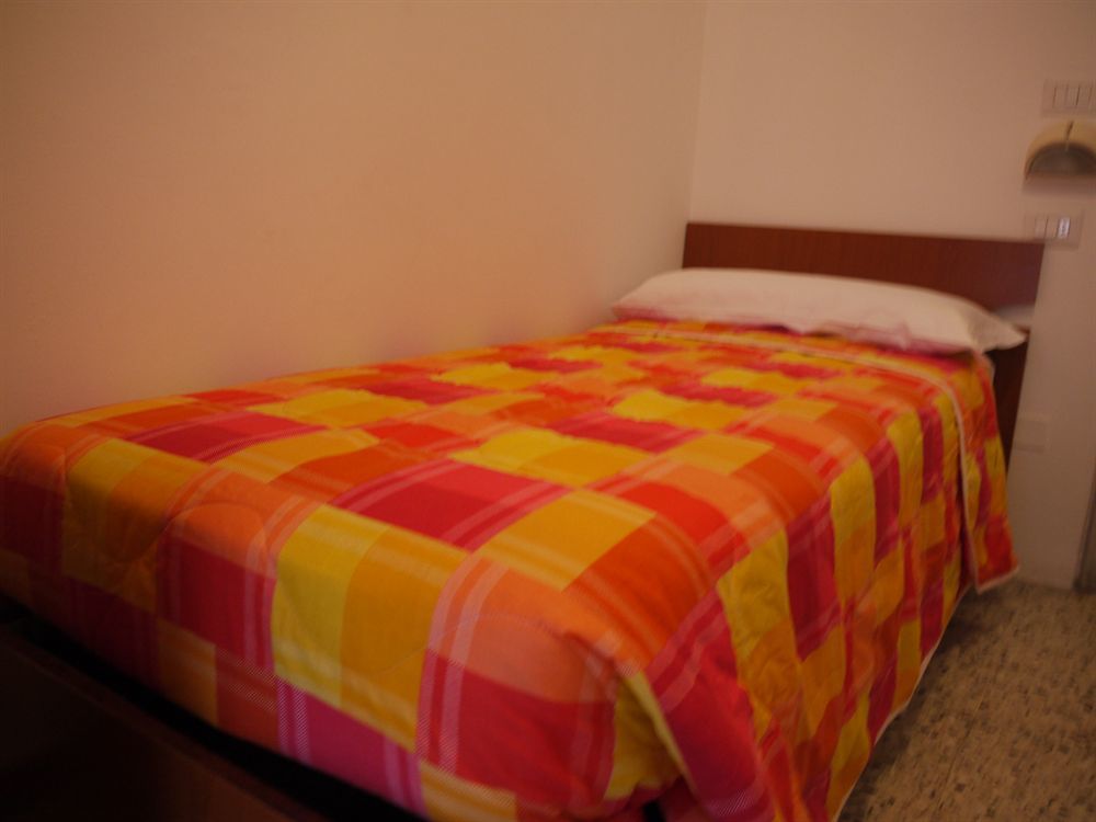 Hotel Hollywood Riccione Buitenkant foto