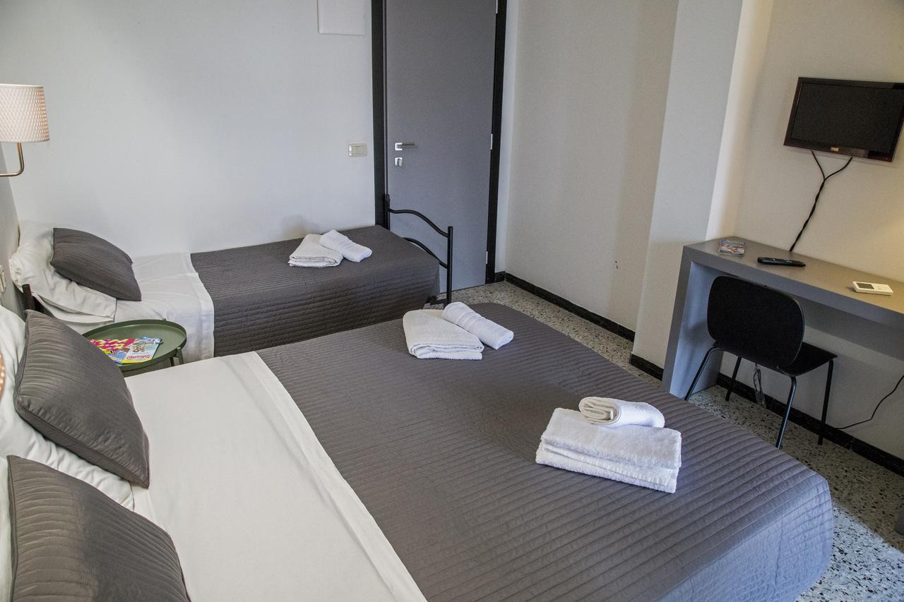 Hotel Hollywood Riccione Buitenkant foto