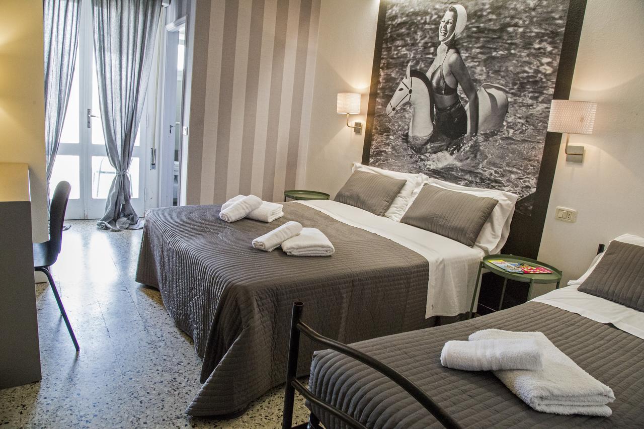 Hotel Hollywood Riccione Buitenkant foto