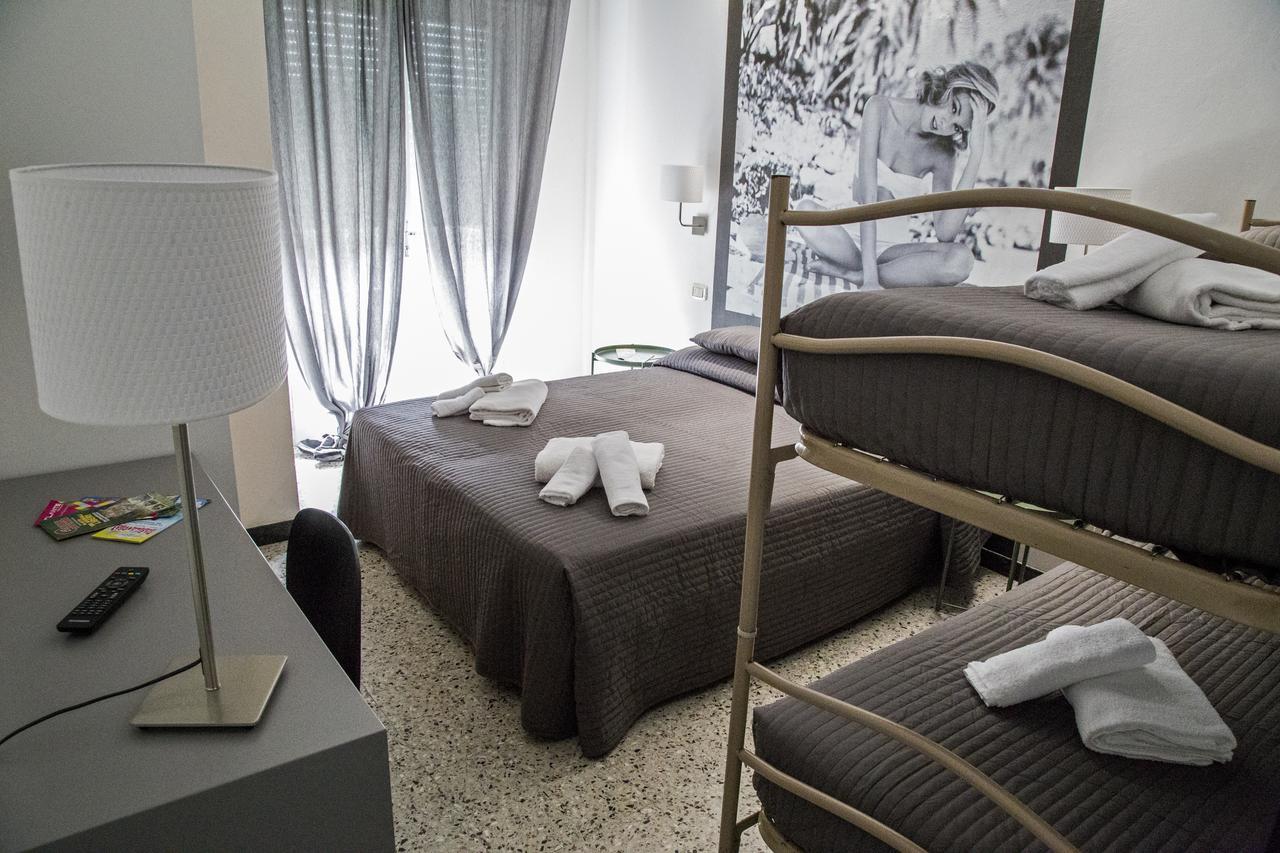 Hotel Hollywood Riccione Buitenkant foto
