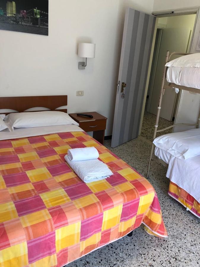 Hotel Hollywood Riccione Buitenkant foto