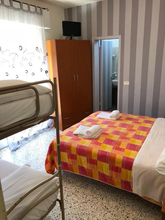 Hotel Hollywood Riccione Buitenkant foto