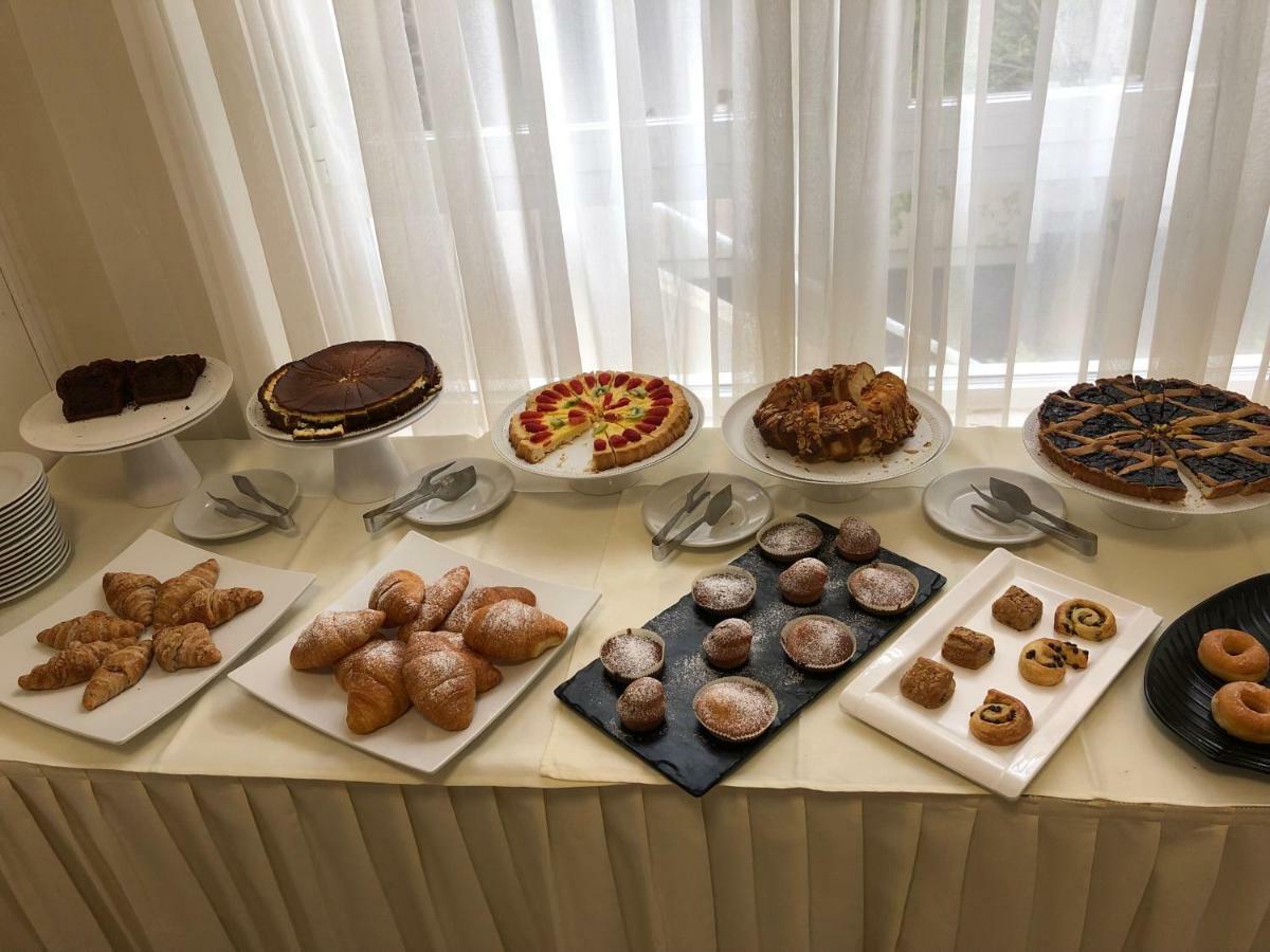Hotel Hollywood Riccione Buitenkant foto