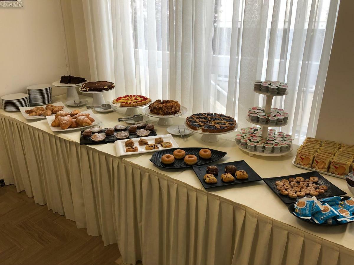 Hotel Hollywood Riccione Buitenkant foto